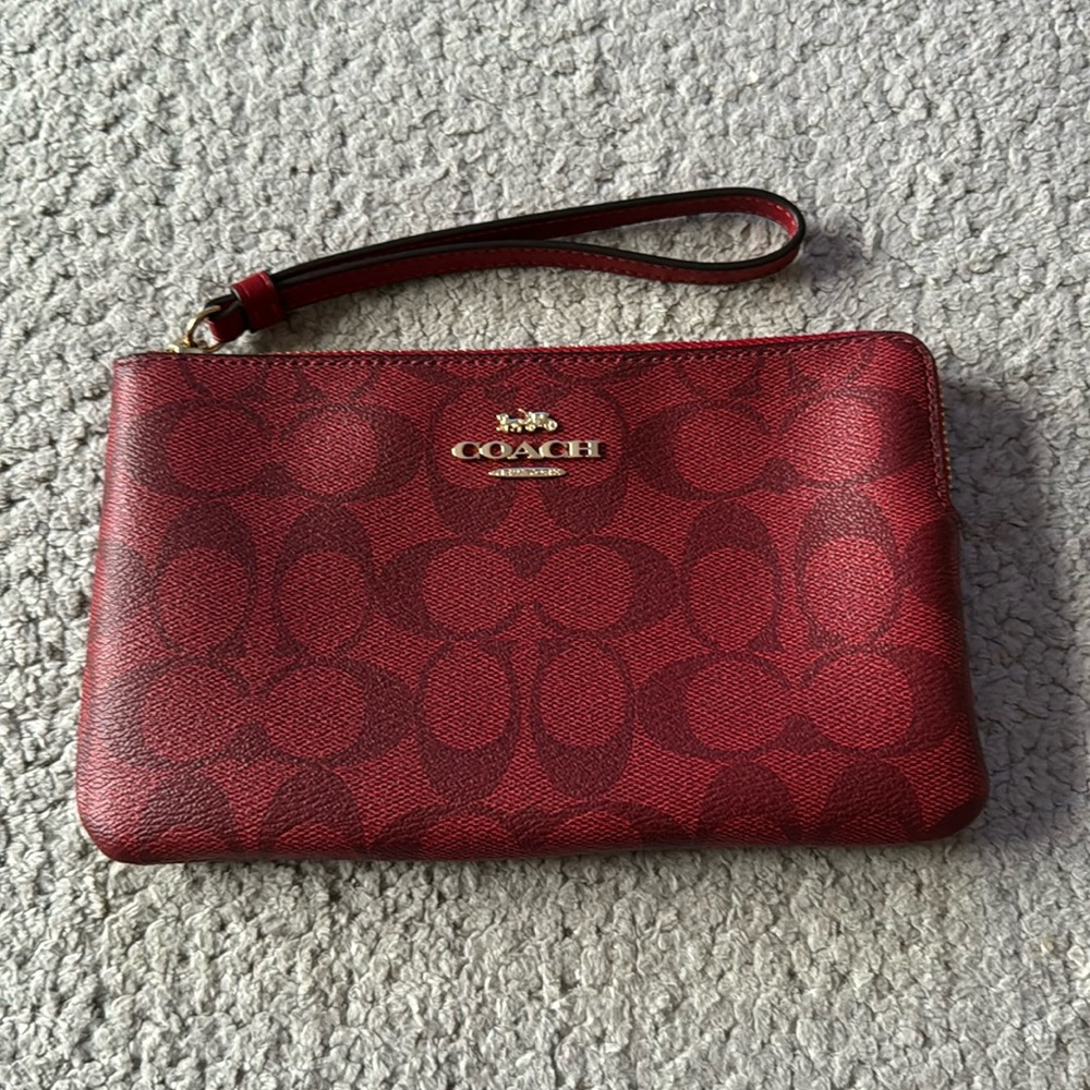 NWOT Coach Signature C Logo wristlet